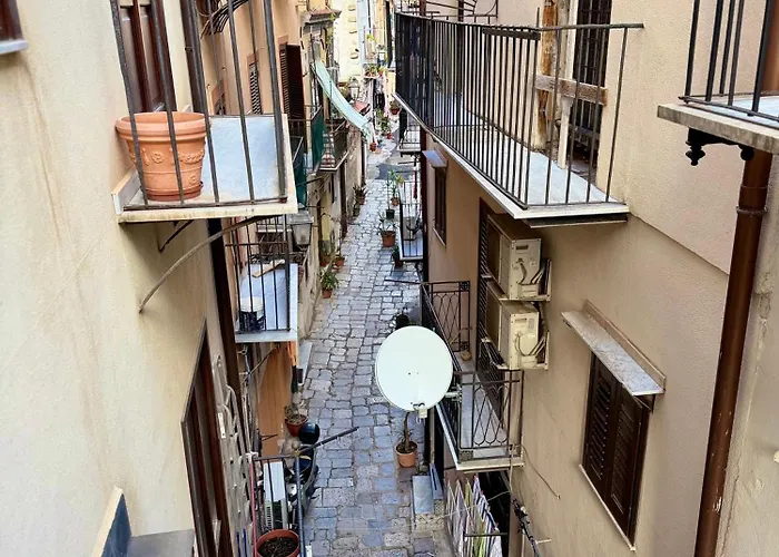 Tra i Vicoli del Capo